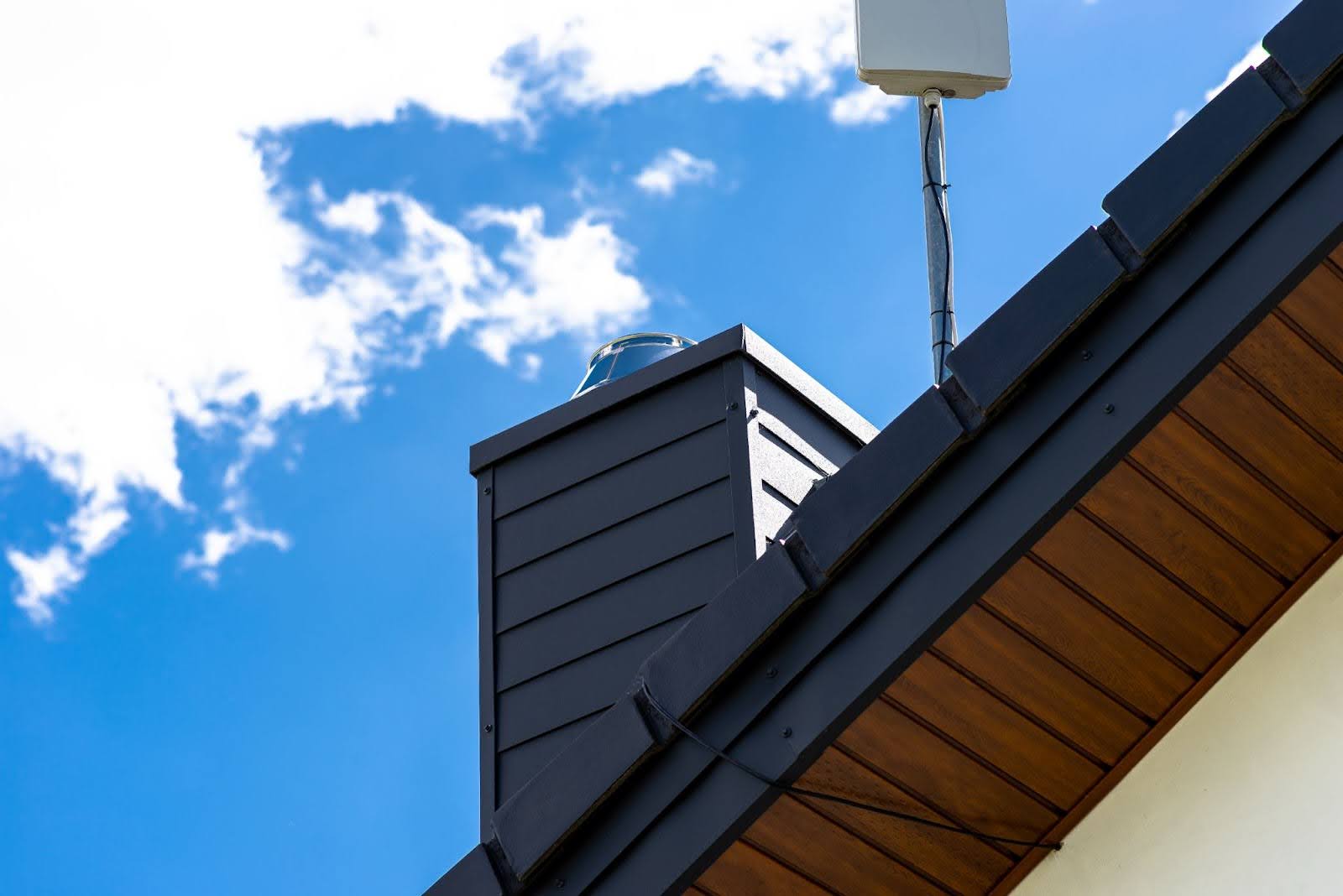 Side view of the top of a home with siding flashing.